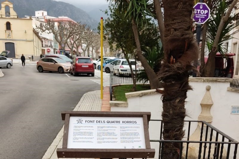 La Concejalía de Turismo de Pego renueva la señalización monumental La Concejalía de Turismo de Pego renueva la señalización monumental