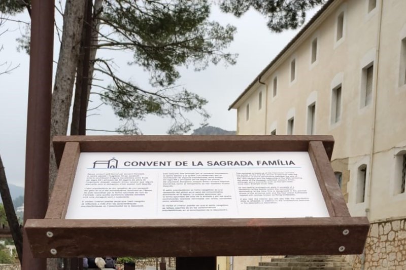 La Concejalía de Turismo de Pego renueva la señalización monumental La Concejalía de Turismo de Pego renueva la señalización monumental