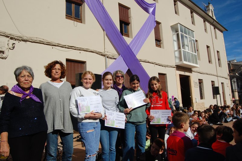 Paula González Bisbal gana el concurso de carteles para ilustrar el 25N en Pego  Paula González Bisbal gana el concurso de carteles para ilustrar el 25N en Pego