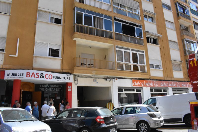 Una vela causa un incendio en un piso de la calle Sagunto de Dénia Una vela causa un incendio en un piso de la calle Sagunto de Dénia