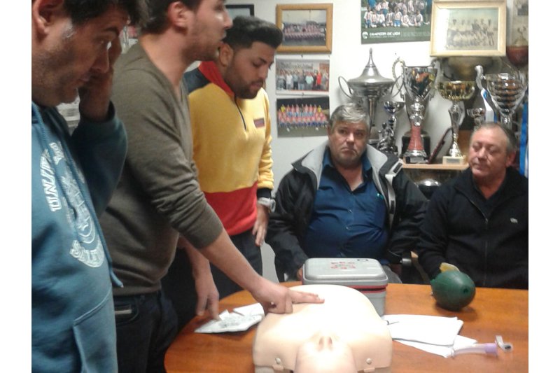 Donan un desfibrilador para el CD Jávea Donan un desfibrilador para el CD Jávea