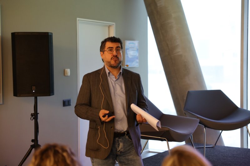 El Círculo de Directivos debate en Dénia: un entorno atractivo para teletrabajar y un buen salario emocional como fórmulas para atraer talento El Círculo de Directivos debate en Dénia: un entorno atractivo para teletrabajar y un buen salario emocional como fórmulas para atraer talento