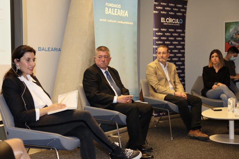 El Círculo de Directivos debate en Dénia: un entorno atractivo para teletrabajar y un buen salario emocional como fórmulas para atraer talento El Círculo de Directivos debate en Dénia: un entorno atractivo para teletrabajar y un buen salario emocional como fórmulas para atraer talento