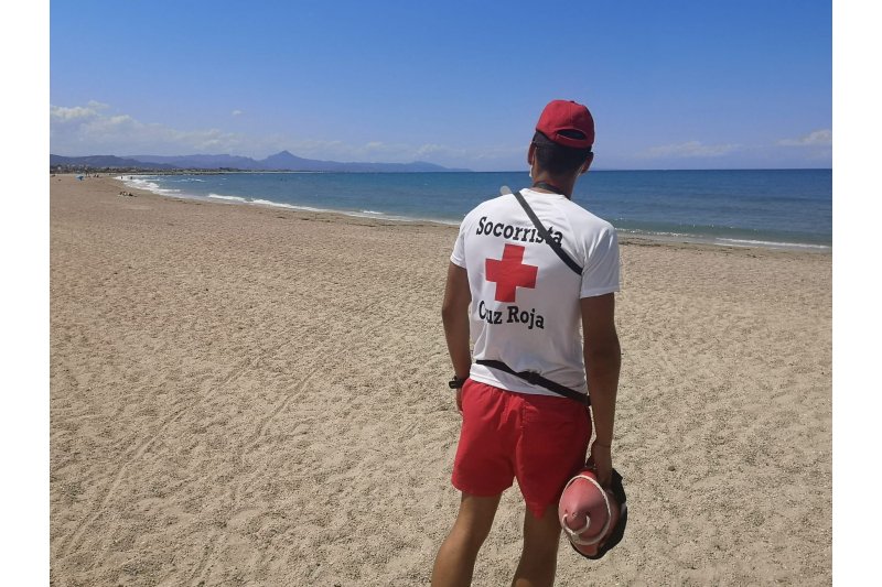 Cruz Roja busca socorristas para las playas Cruz Roja busca socorristas para las playas