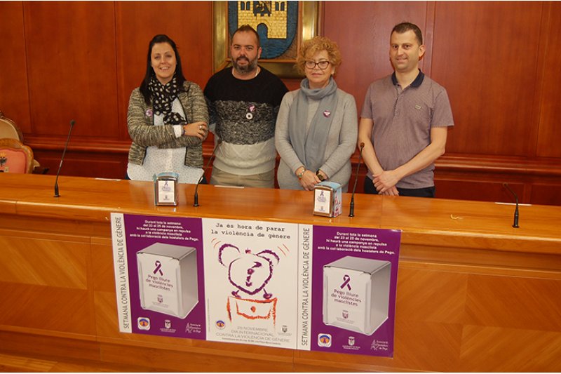 Pego promociona 70.000 tovalloles contra la Violència de Gènere entre els hostalers Pego promociona 70.000 tovalloles contra la Violència de Gènere entre els hostalers