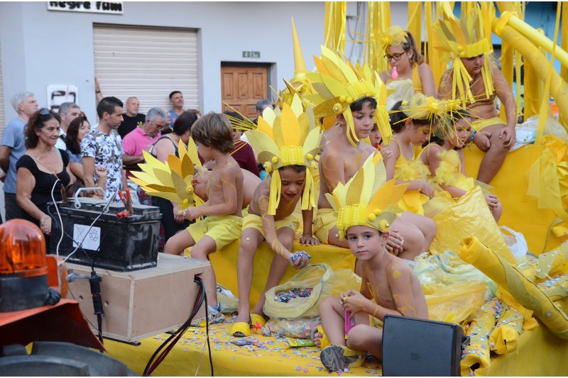 La Quadrilla repeteix triomf en les carrosses de Gata i La Tribu guanya en els grups a peu La Quadrilla repeteix triomf en les carrosses de Gata i La Tribu guanya en els grups a peu