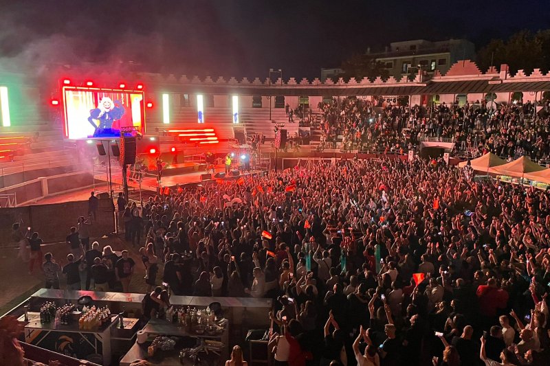 Los eurovisivos Nebulossa sitúan a Ondara en el mapa musical del mundo con el calor a distancia de una plaza de toros a reventar Los eurovisivos Nebulossa sitúan a Ondara en el mapa musical del mundo con el calor a distancia de una plaza de toros a reventar