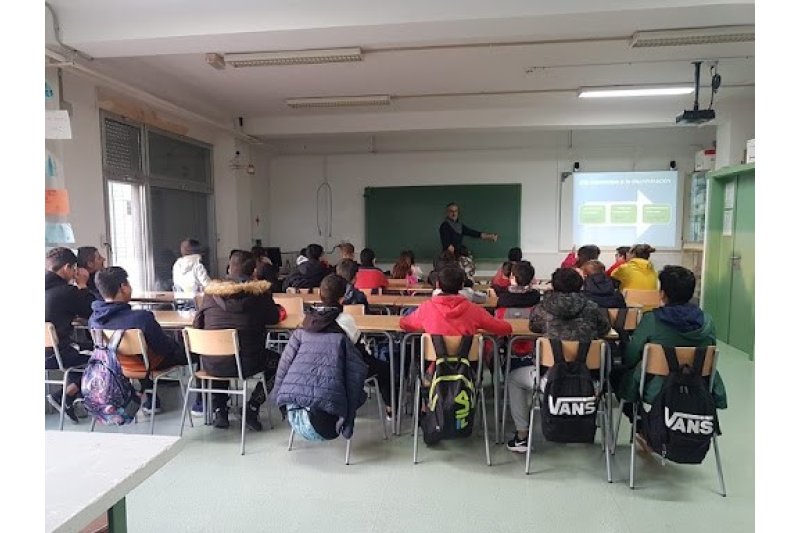 Calp incrementa un 40% las ayudas a la enseñanza y transporte Calp incrementa un 40% las ayudas a la enseñanza y transporte