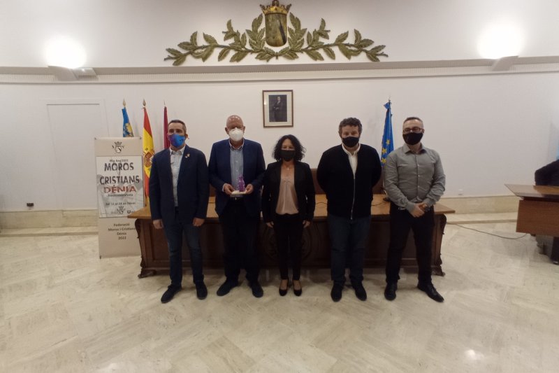 El Mig Any de Moros i Cristians de Dénia devuelve la ilusión a los festeros El Mig Any de Moros i Cristians de Dénia devuelve la ilusión a los festeros