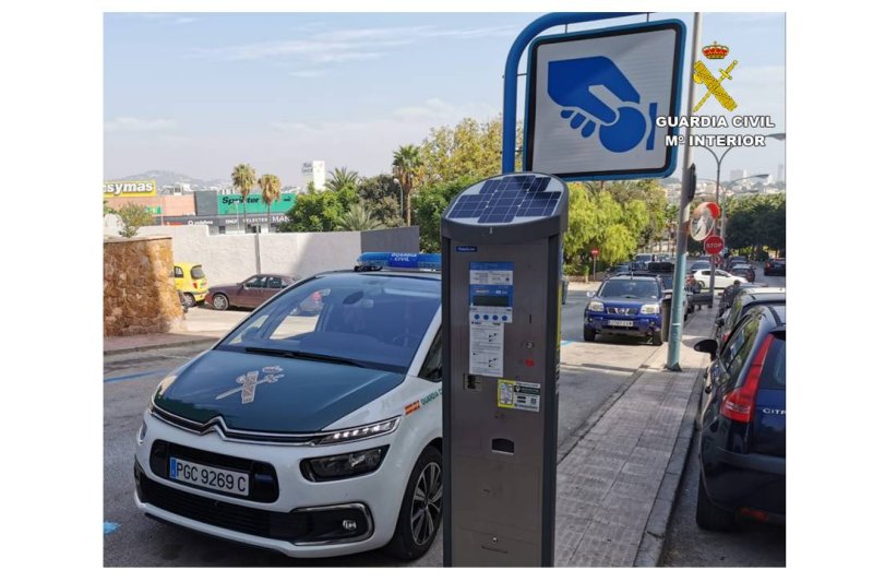 La Guardia Civil investiga a 9 empleados de una empresa de control de estacionamiento de Zona Azul de Calp La Guardia Civil investiga a 9 empleados de una empresa de control de estacionamiento de Zona Azul de Calp