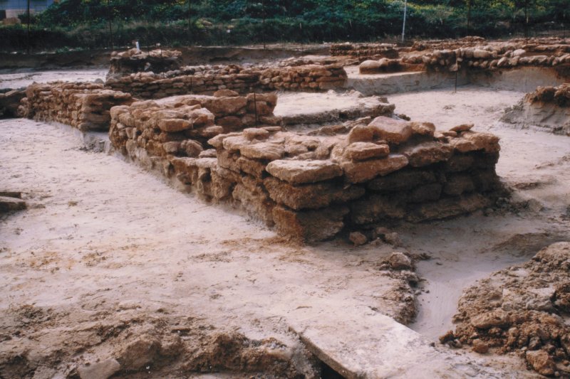 Una pedrera de pedres de molí/ MASSU SENTÍ (*) Una pedrera de pedres de molí/ MASSU SENTÍ (*)