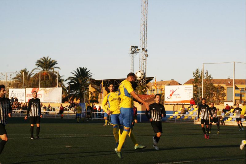 Calpe le gana el derbi al Pego y le mete en problemas Calpe le gana el derbi al Pego y le mete en problemas