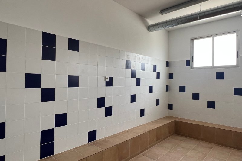 El camp de futbol de Pedreguer estrena gespa i la remodelació de vestuaris i graderies El camp de futbol de Pedreguer estrena gespa i la remodelació de vestuaris i graderies