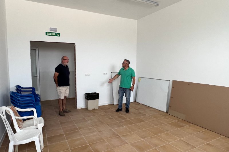 El camp de futbol de Pedreguer estrena gespa i la remodelació de vestuaris i graderies El camp de futbol de Pedreguer estrena gespa i la remodelació de vestuaris i graderies