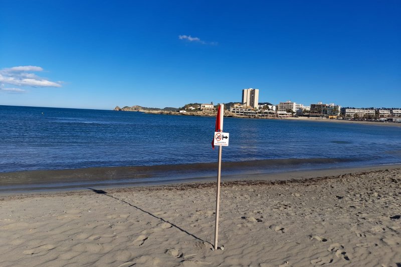 Prohibido el baño en la Playa del Arenal de Xàbia por la rotura del emisario  Prohibido el baño en la Playa del Arenal de Xàbia por la rotura del emisario