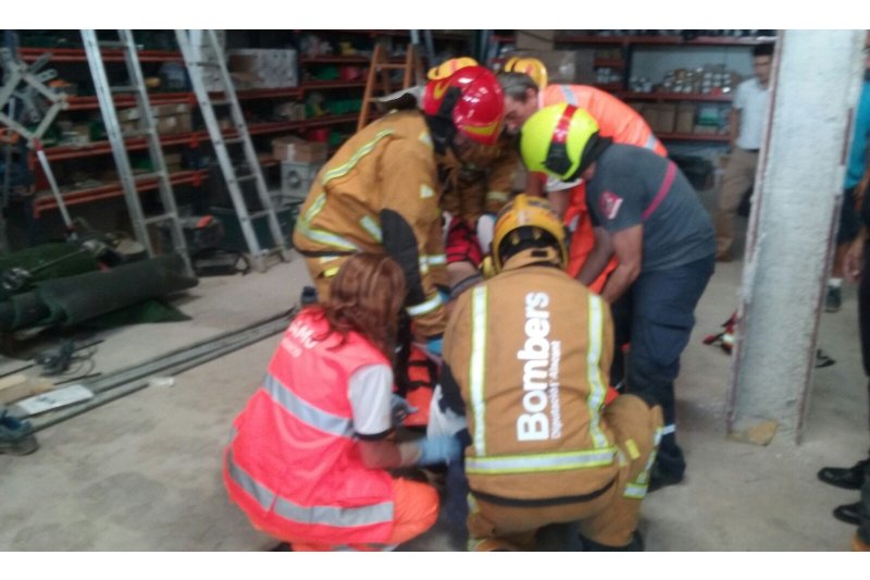 Cau una càrrega de 1.200 kg sobre un treballador a Pedreguer Cau una càrrega de 1.200 kg sobre un treballador a Pedreguer