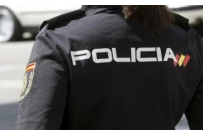 La Policía Nacional detiene a una fugitiva de origen británico en Calp La Policía Nacional detiene a una fugitiva de origen británico en Calp