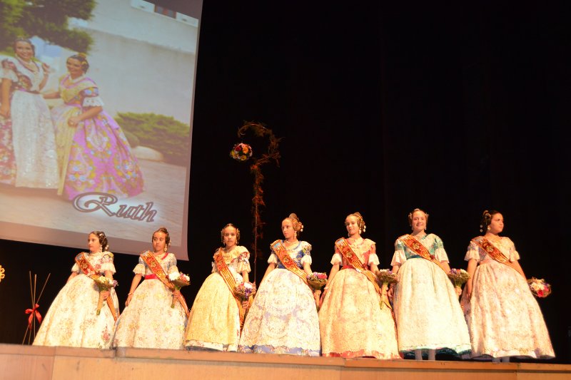 El món faller es vesteix de gala per acomiadar Mar Cabrera i Inés Alacreu com a Falleres Majors de Dénia El món faller es vesteix de gala per acomiadar Mar Cabrera i Inés Alacreu com a Falleres Majors de Dénia