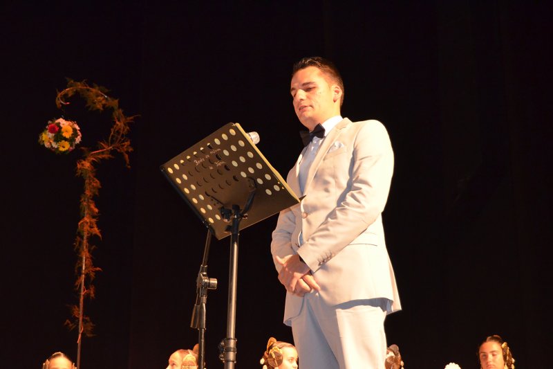 El món faller es vesteix de gala per acomiadar Mar Cabrera i Inés Alacreu com a Falleres Majors de Dénia El món faller es vesteix de gala per acomiadar Mar Cabrera i Inés Alacreu com a Falleres Majors de Dénia