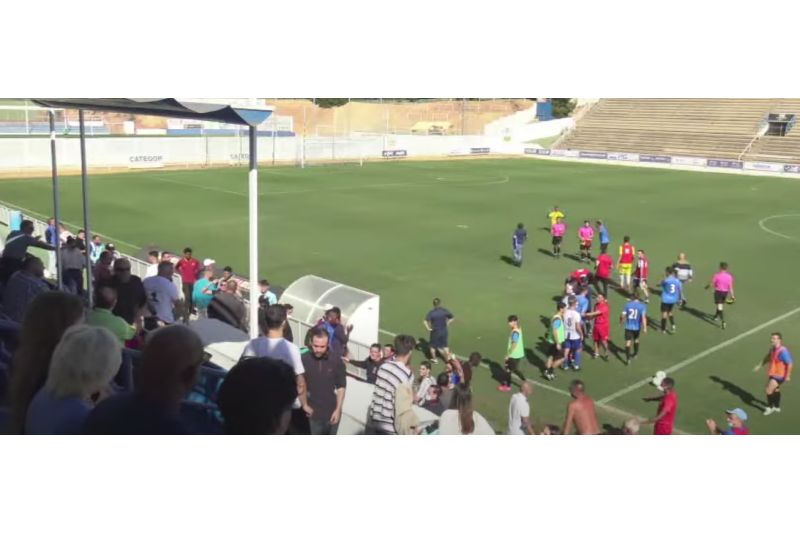 Fútbol Preferente: El lío del Benidorm-Pedreguer se resuelve con nueve partidos de sanción entre cinco jugadores y la clausura del campo Fútbol Preferente: El lío del Benidorm-Pedreguer se resuelve con nueve partidos de sanción entre cinco jugadores y la clausura del campo