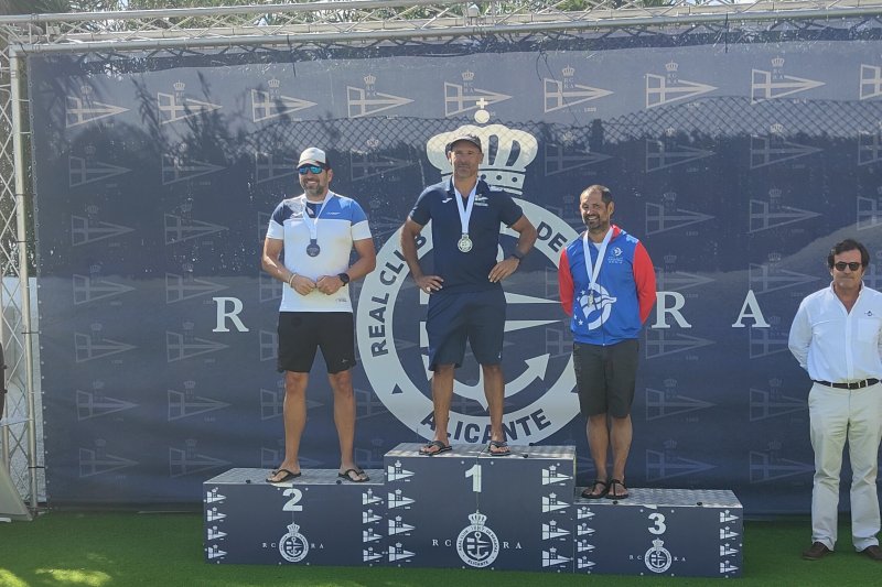 Los palistas del Real Club Náutico de Dénia brillan en la cuarta prueba de la Liga de Kayak de Mar  Los palistas del Real Club Náutico de Dénia brillan en la cuarta prueba de la Liga de Kayak de Mar