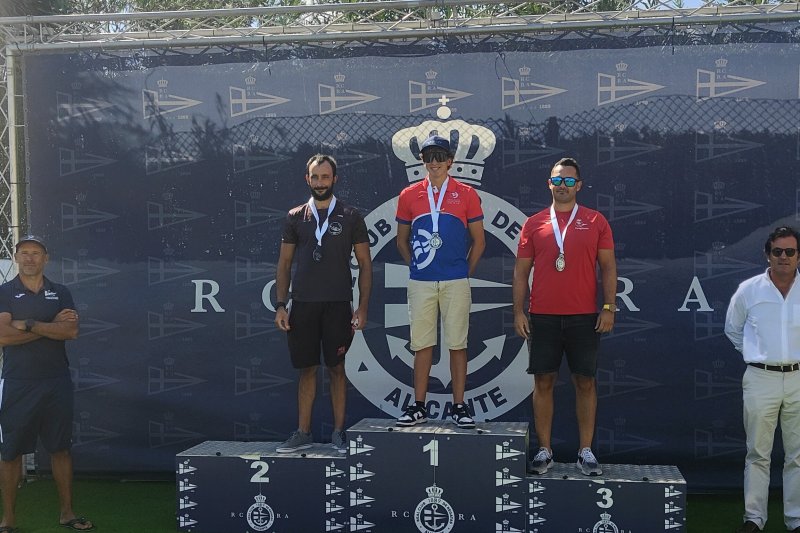 Los palistas del Real Club Náutico de Dénia brillan en la cuarta prueba de la Liga de Kayak de Mar  Los palistas del Real Club Náutico de Dénia brillan en la cuarta prueba de la Liga de Kayak de Mar