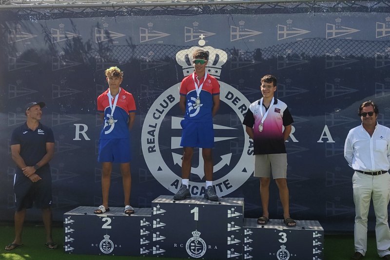 Los palistas del Real Club Náutico de Dénia brillan en la cuarta prueba de la Liga de Kayak de Mar  Los palistas del Real Club Náutico de Dénia brillan en la cuarta prueba de la Liga de Kayak de Mar
