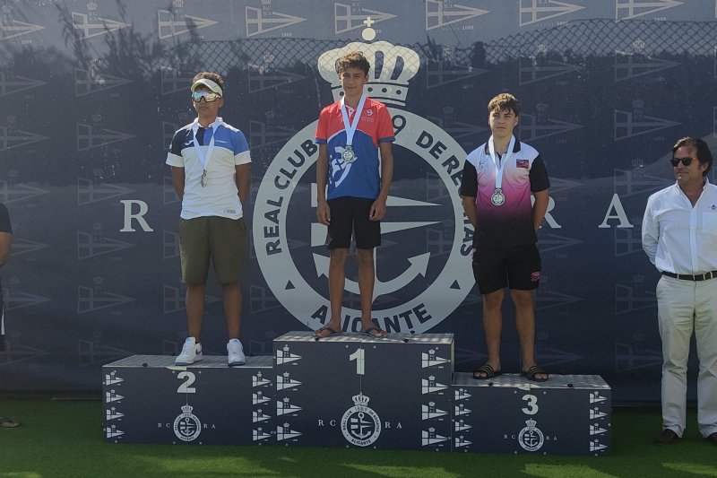 Los palistas del Real Club Náutico de Dénia brillan en la cuarta prueba de la Liga de Kayak de Mar  Los palistas del Real Club Náutico de Dénia brillan en la cuarta prueba de la Liga de Kayak de Mar