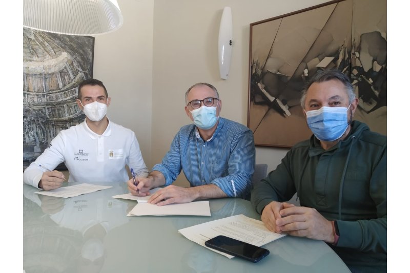 El Ayuntamiento de Pedreguer renueva la esponsorización con el pelotari profesional Pere Ribes El Ayuntamiento de Pedreguer renueva la esponsorización con el pelotari profesional Pere Ribes