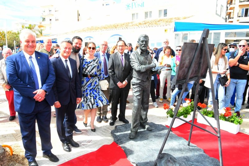 Un escultura inmortaliza a Sorolla pintando el amanecer de Xàbia frente a la Playa de la Grava Un escultura inmortaliza a Sorolla pintando el amanecer de Xàbia frente a la Playa de la Grava