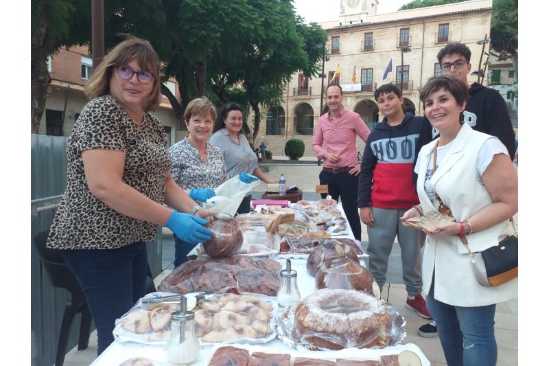 Mercadillo solidario de la Parroquia de la Asunción, todo está buenísimo  Mercadillo solidario de la Parroquia de la Asunción, todo está buenísimo