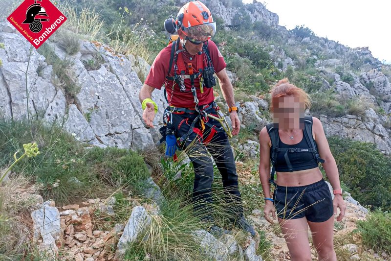Rescate de dos mujeres en el Montgó tras perderse Rescate de dos mujeres en el Montgó tras perderse