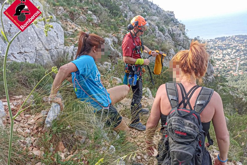 Rescate de dos mujeres en el Montgó tras perderse Rescate de dos mujeres en el Montgó tras perderse