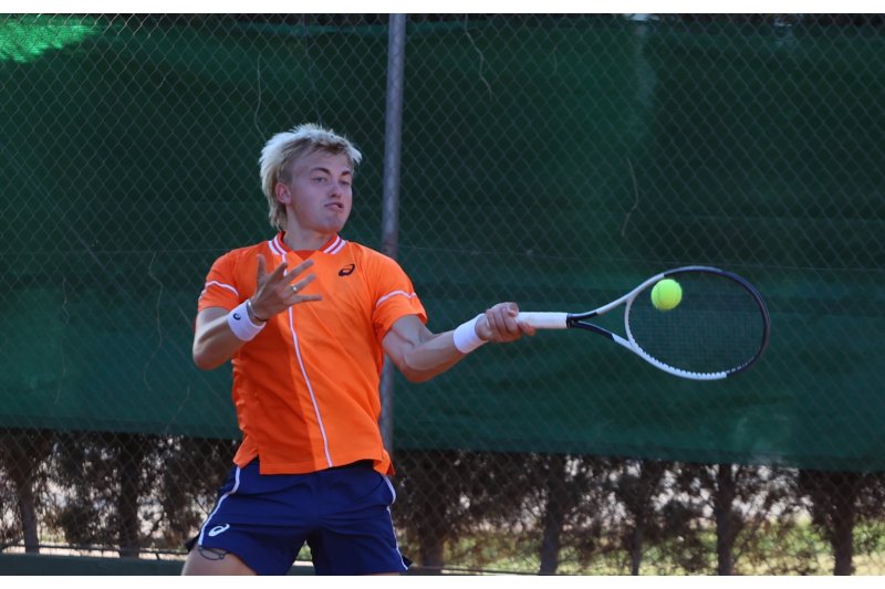 El Orysol Dénia se queda sin representantes locales y avanza un joven Rafael Jodar tras derrotar al finalista del año pasado El Orysol Dénia se queda sin representantes locales y avanza un joven Rafael Jodar tras derrotar al finalista del año pasado