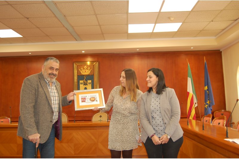 L’Ajuntament de Pego i la ONCE presenten el cupó del Dia de la Crosta L’Ajuntament de Pego i la ONCE presenten el cupó del Dia de la Crosta