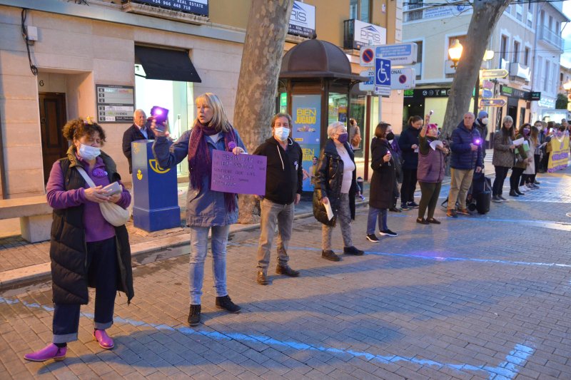 Cadena de mujeres como apoyo a la lucha feminista Cadena de mujeres como apoyo a la lucha feminista