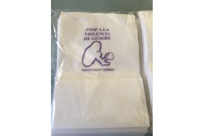 L’Ajuntament de Pedreguer difon entre els bars tovallons per sensibilitzar contra la violència de gènere L’Ajuntament de Pedreguer difon entre els bars tovallons per sensibilitzar contra la violència de gènere