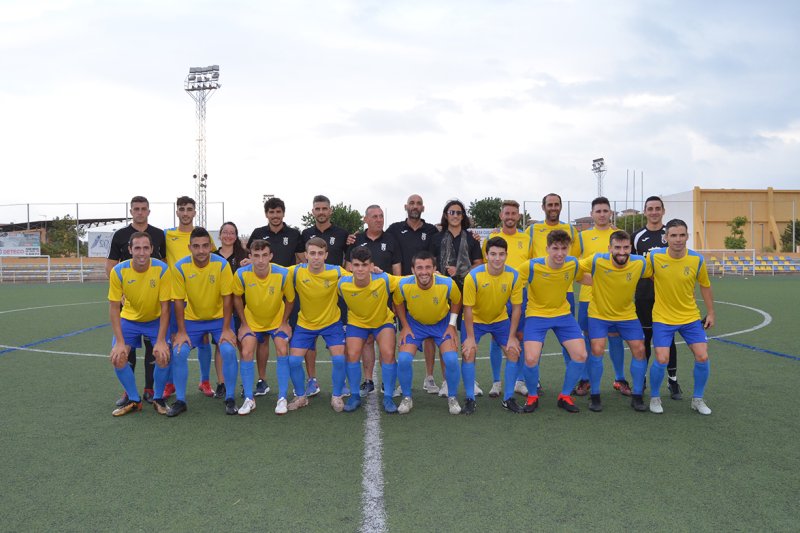 El CD Dénia presenta a sus equipos en  El CD Dénia presenta a sus equipos en