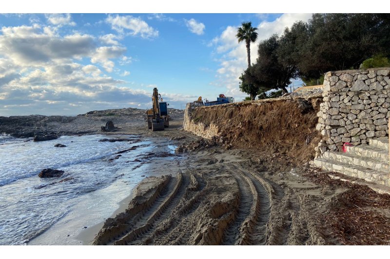 Iniciadas las obras del muro de la playa de l’Ampolla de Moraira Iniciadas las obras del muro de la playa de l’Ampolla de Moraira