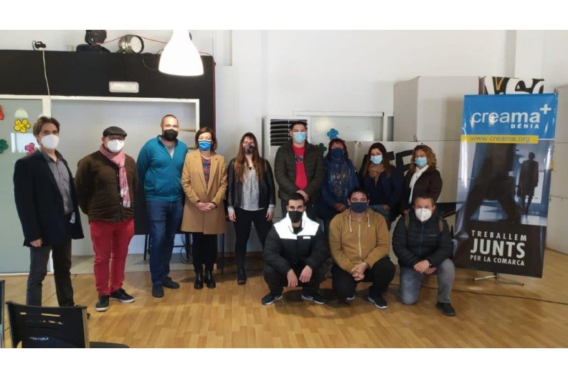 Nueve personas con diversidad funcional reciben formación para trabajar en el centro de atención telefónica del Hospital de Dénia Nueve personas con diversidad funcional reciben formación para trabajar en el centro de atención telefónica del Hospital de Dénia