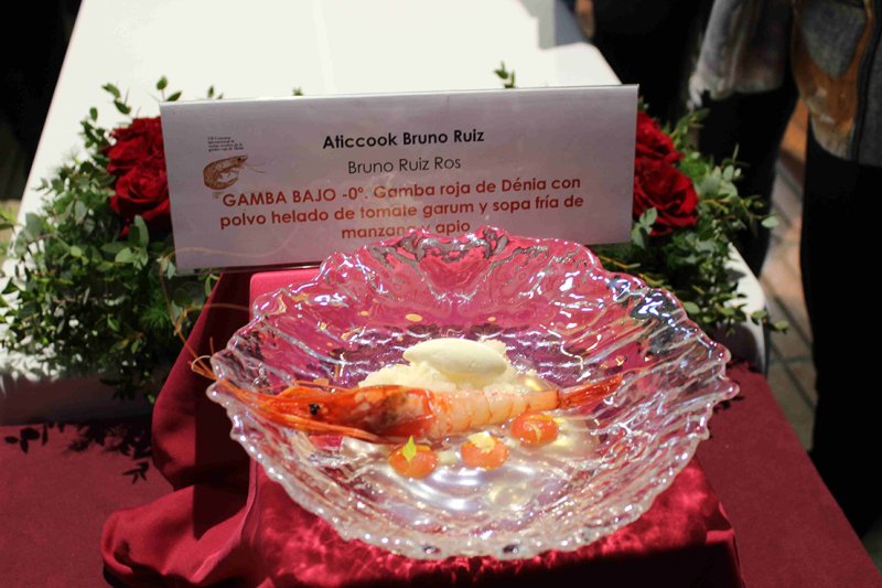 El chef Bruno Ruiz, del restaurante Aticcook de Dénia, gana el 7.º Concurso Internacional de Cocina Creativa de la Gamba Roja de Dénia con su receta Gamba bajo 0º El chef Bruno Ruiz, del restaurante Aticcook de Dénia, gana el 7.º Concurso Internacional de Cocina Creativa de la Gamba Roja de Dénia con su receta Gamba bajo 0º