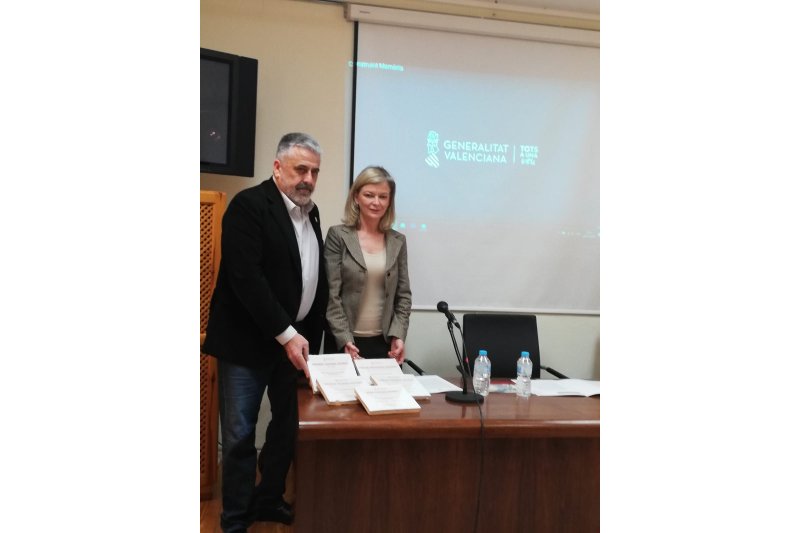 La Consellera de Justícia lliura a l’Ajuntament de Pego cinc rajoles d’homenatge als cinc veïns assassinats en el camp de concentració de Mauthausen La Consellera de Justícia lliura a l’Ajuntament de Pego cinc rajoles d’homenatge als cinc veïns assassinats en el camp de concentració de Mauthausen