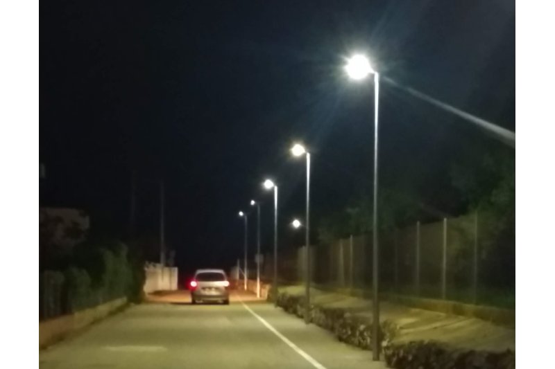 El Ayuntamiento de Ondara coloca farolas solares en el camino del Cementerio como mejora de seguridad vial El Ayuntamiento de Ondara coloca farolas solares en el camino del Cementerio como mejora de seguridad vial