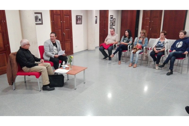 Carles Mulet porta la poesia de Viatjar descansa a la Casa de Cultura d’Ondara Carles Mulet porta la poesia de Viatjar descansa a la Casa de Cultura d’Ondara