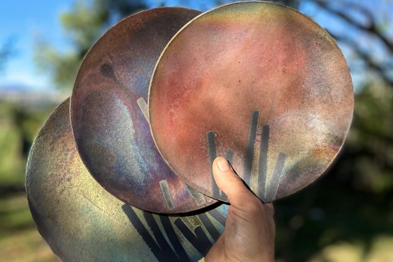 Un taller de cerámica de Jesús Pobre crea un plato decorativo hecho con Posidonia Un taller de cerámica de Jesús Pobre crea un plato decorativo hecho con Posidonia