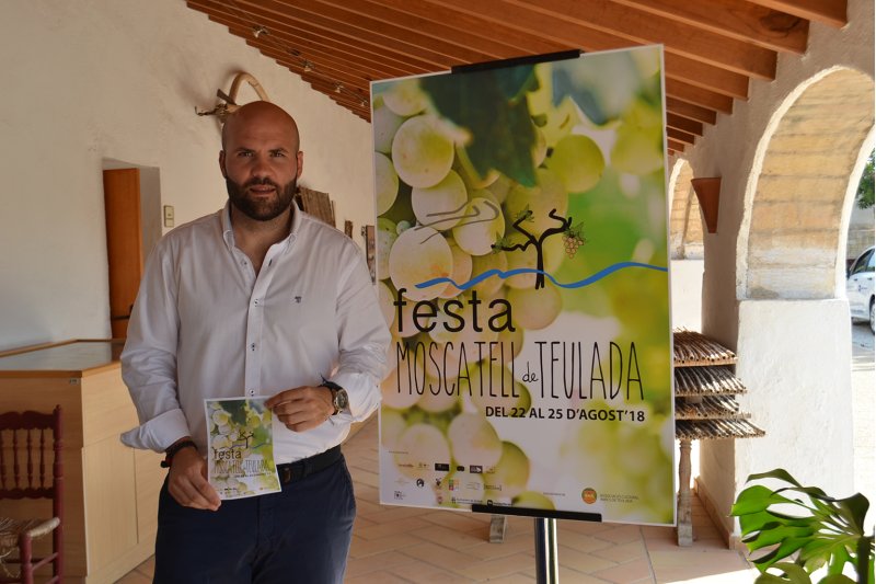 Música, balls, concursos i molt de raïm a la Festa del Moscatell a Teulada Música, balls, concursos i molt de raïm a la Festa del Moscatell a Teulada