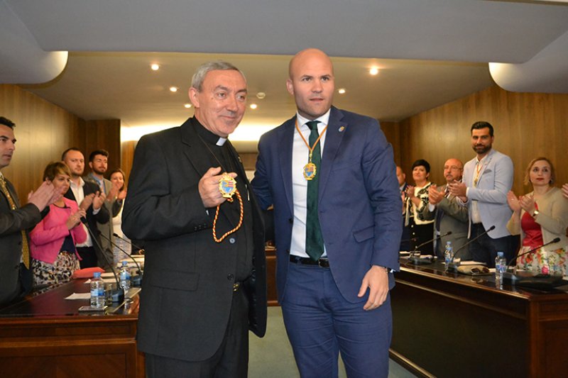 Bartolomé Buigues Oller es nombrado Hijo Predilecto de Teulada por su vida dedicada a la solidaridad Bartolomé Buigues Oller es nombrado Hijo Predilecto de Teulada por su vida dedicada a la solidaridad