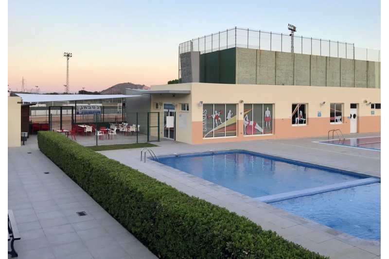 La Piscina Municipal de Pedreguer amplía la zona de sombra y mejora la seguridad La Piscina Municipal de Pedreguer amplía la zona de sombra y mejora la seguridad
