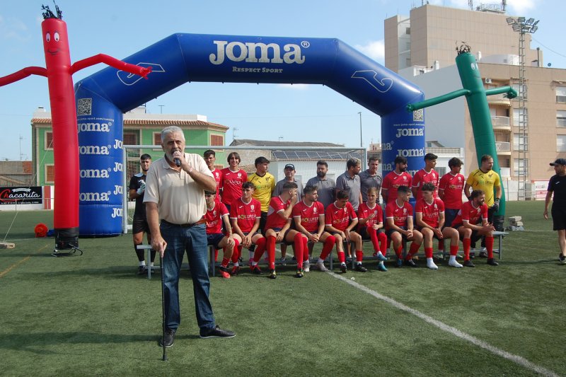 L’Escola del Pego Club de Futbol es presenta amb 182 integrants en onze equips L’Escola del Pego Club de Futbol es presenta amb 182 integrants en onze equips