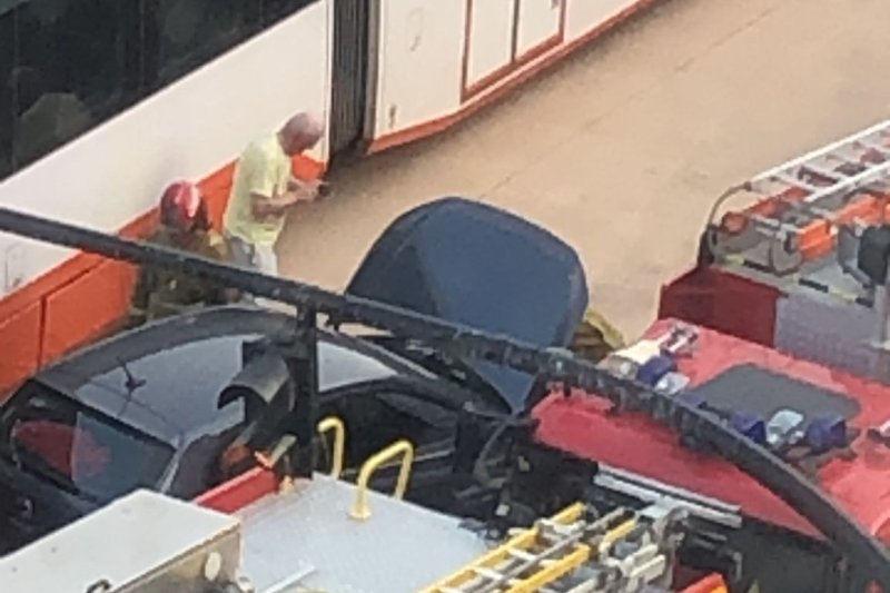 El trenet  arrolla a un coche en el paso a nivel de la calle Diana El trenet  arrolla a un coche en el paso a nivel de la calle Diana